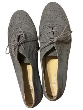Suede Brogue Lace-Up Flats in Gray blue size 40 in like new condition -